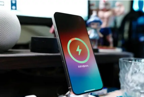嘉定苹果15换屏服务分享用什么充电器给iPhone15充电更好 